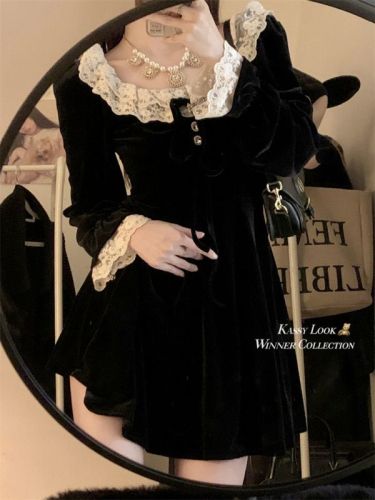 Real shot of Heidelberg Waltz Antique Paper Man Lace Diamond Button Black Velvet Dress