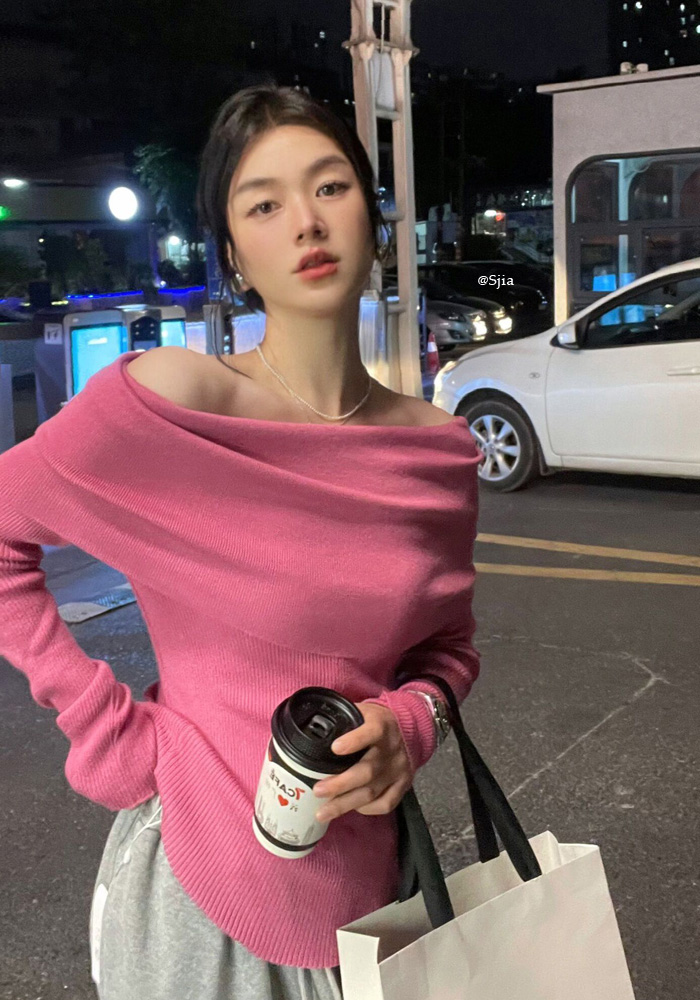 Real shot of whitening, gentle and pink lapel, one-line collar, soft and waxy sweater top