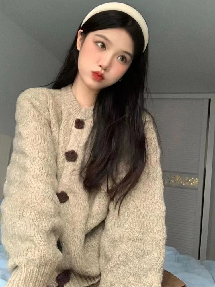 甜美學院風手工花扣純色軟糯開衫毛衣女學生秋冬季寬鬆百搭針織衫