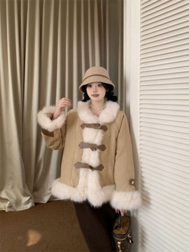 Actual shot between light and shadow, Western-style environmentally friendly faux fur coat, lamb fur in 2 colors