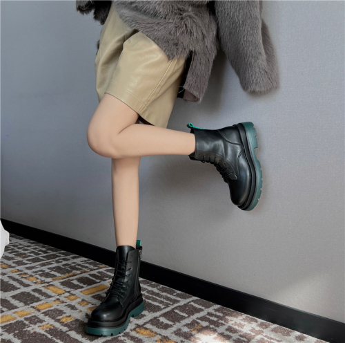 Real shot of autumn and winter Martin boots, British style, versatile casual boots, thick-soled short boots, women's shoes