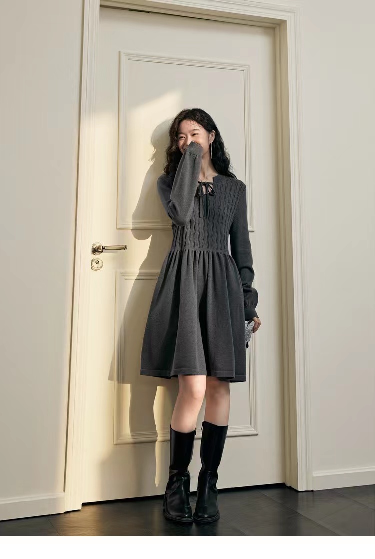 闊色法式針織連衣裙女2023秋冬季新款短款毛衣裙修身內搭裙子