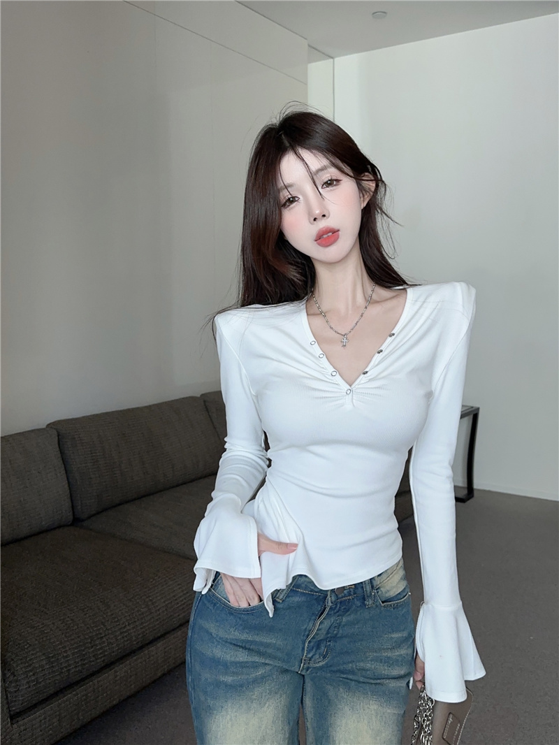 實拍~性感打底衫女秋冬內搭緊身v領喇叭袖t恤洋氣百搭上衣