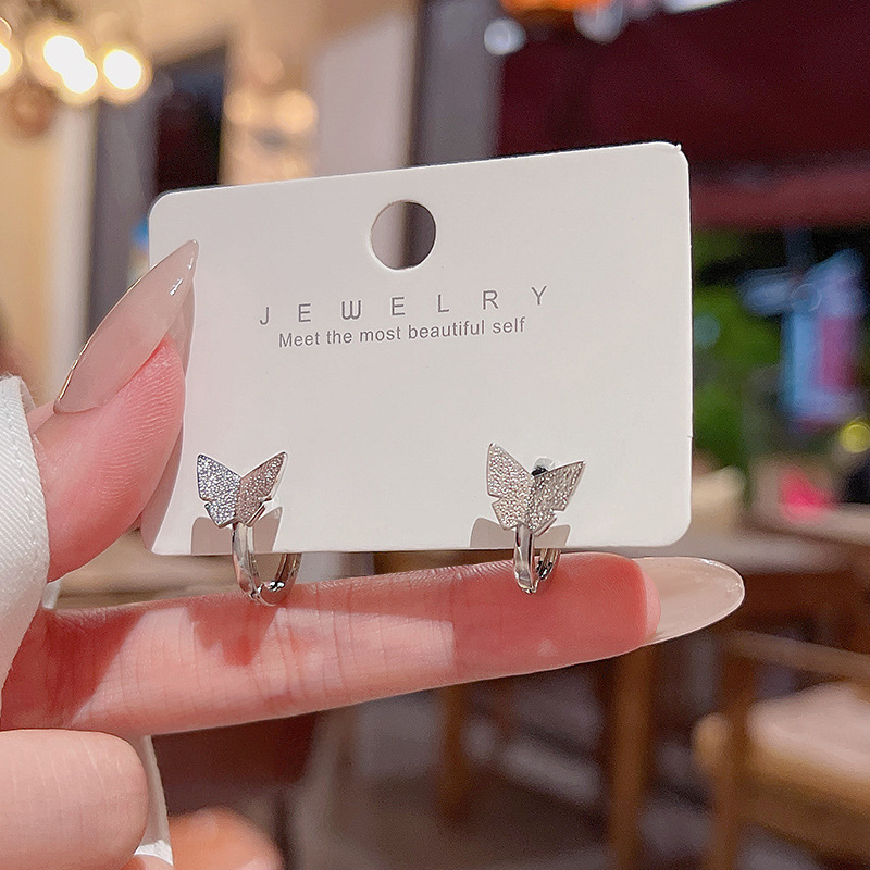 Actual shot of Korean simple temperament butterfly earrings, women's S925 silver needle shiny super shiny small fresh earrings and earrings