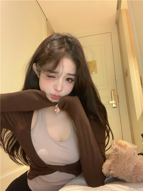 實拍  小心機撞色交叉掛脖假兩件長袖T恤上衣女