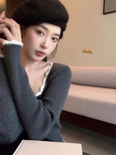 French low-round neck knit sweater for women, early autumn retro elegance base layer, slimming turtleneck sweater, inner wear top