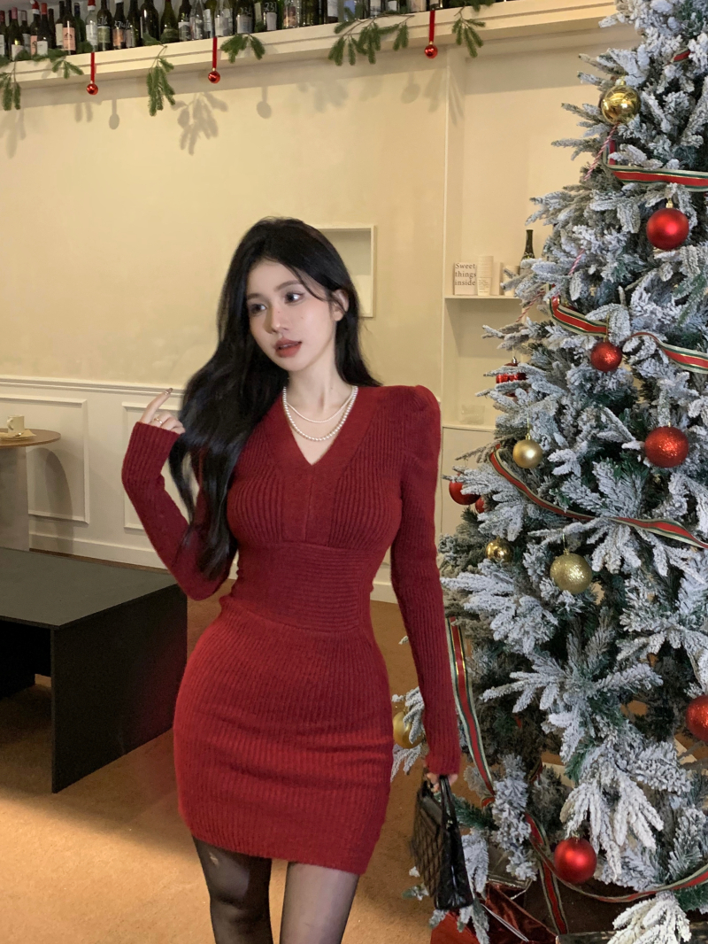 Actual shot of vintage vintage wool waist slimming dress for women in autumn and winter new v-neck temperament short skirt