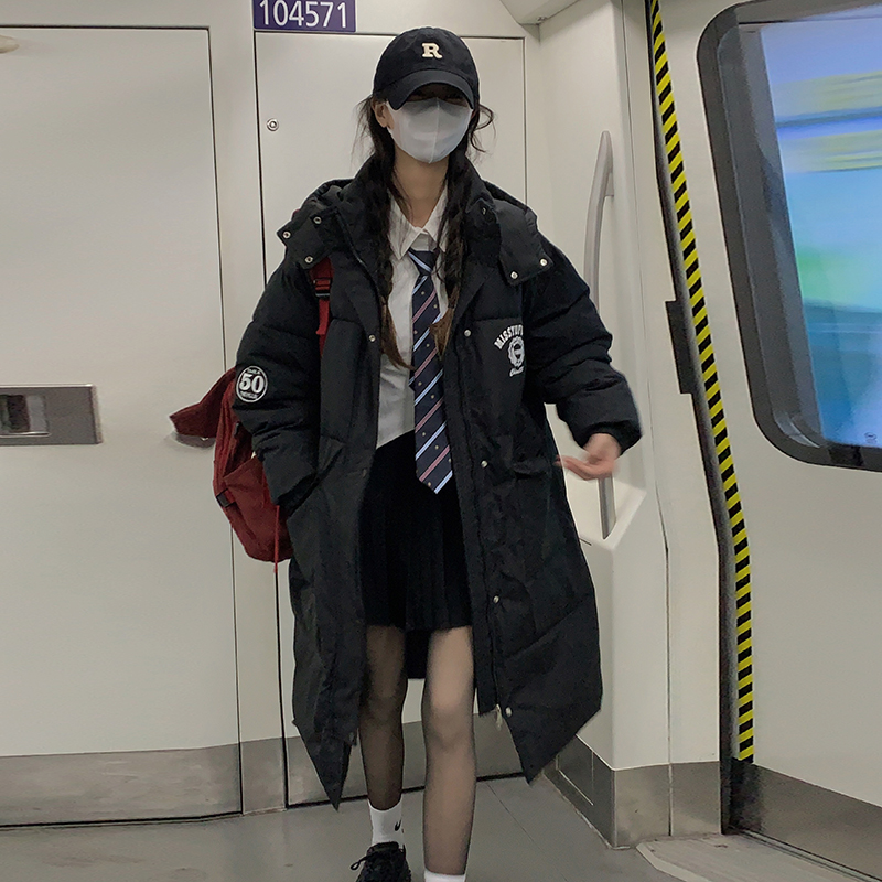 Real shots and pictures explaining the new WAHJUIS female student black cotton ins over-the-knee mid-length down jacket and cotton coat