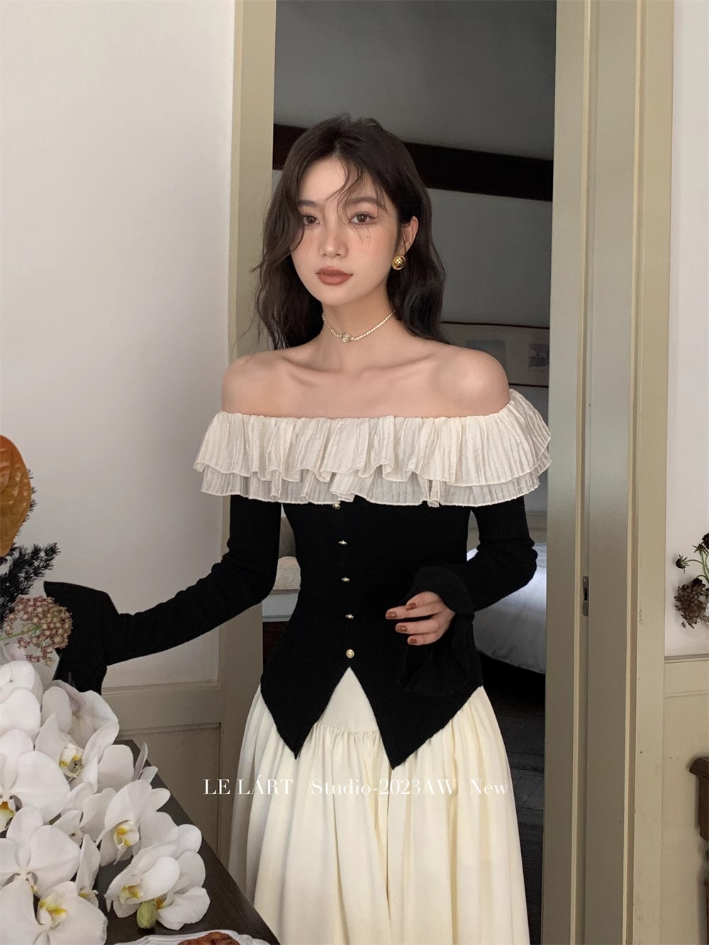 2023 new autumn Korean style design contrasting button one-shoulder sweater niche pure desire off-shoulder top for women