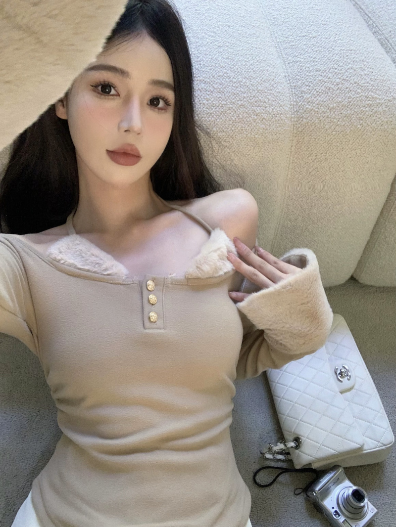 實拍~ 美拉德色毛毛拼接掛脖百搭緊身顯瘦T恤