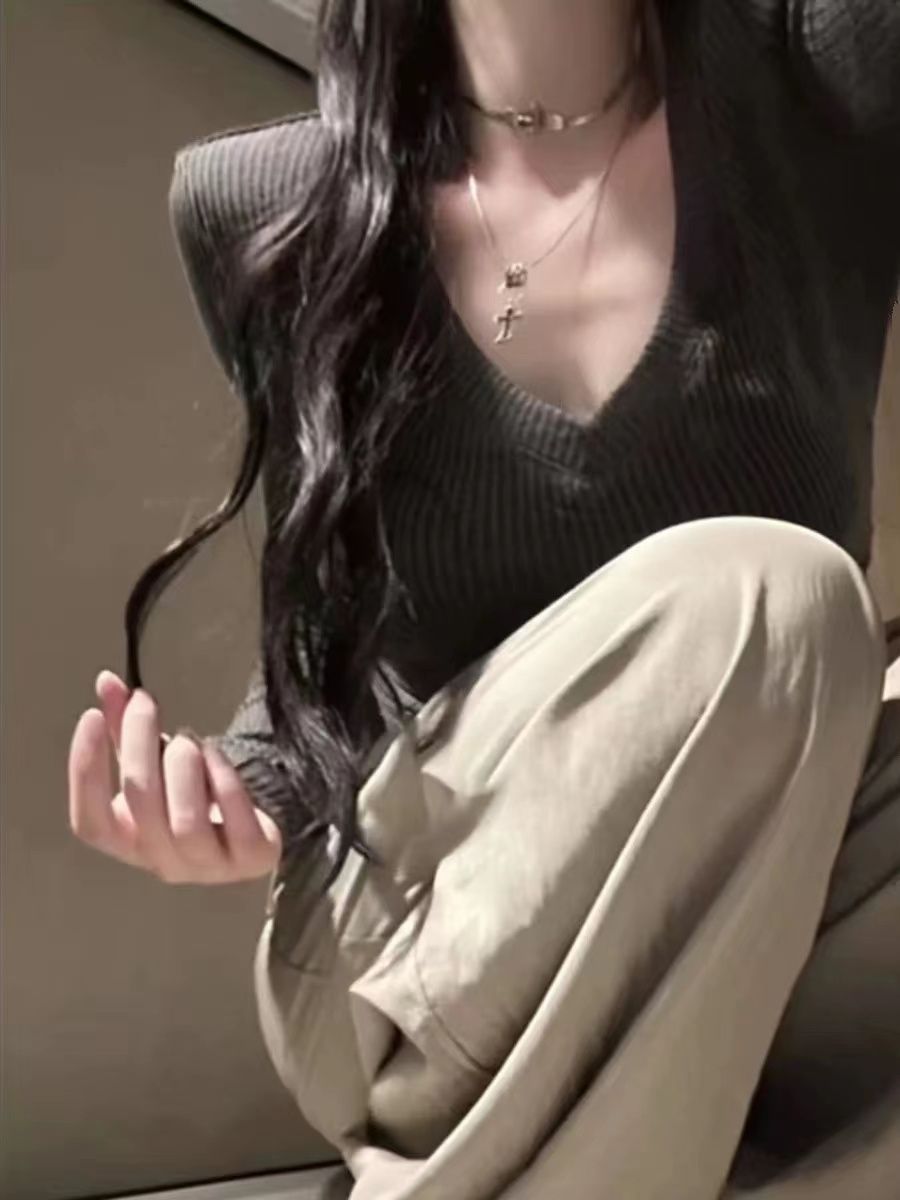 原版質量官方早秋T恤女V領修身上衣內搭