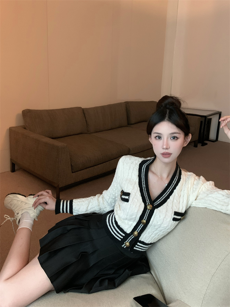 實拍 V領撞色小香修身針織開衫+俏皮百搭百褶裙