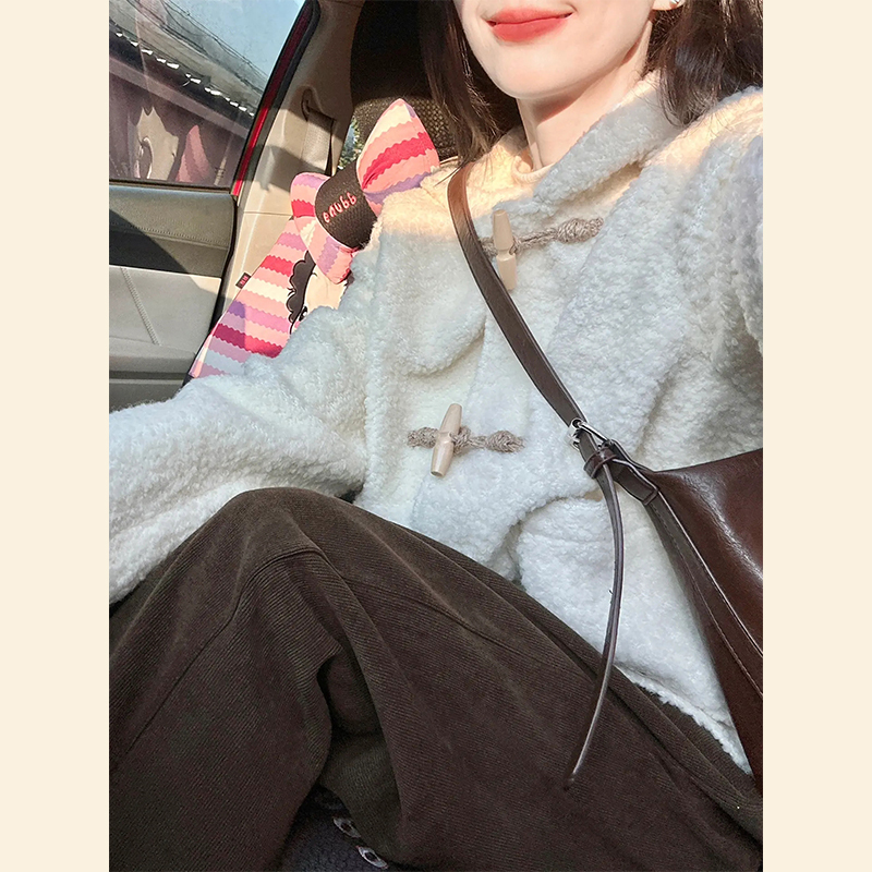 Milk fufu lamb velvet horn button hooded jacket for women autumn and winter 2023 new soft and waxy high-end small fragrance top