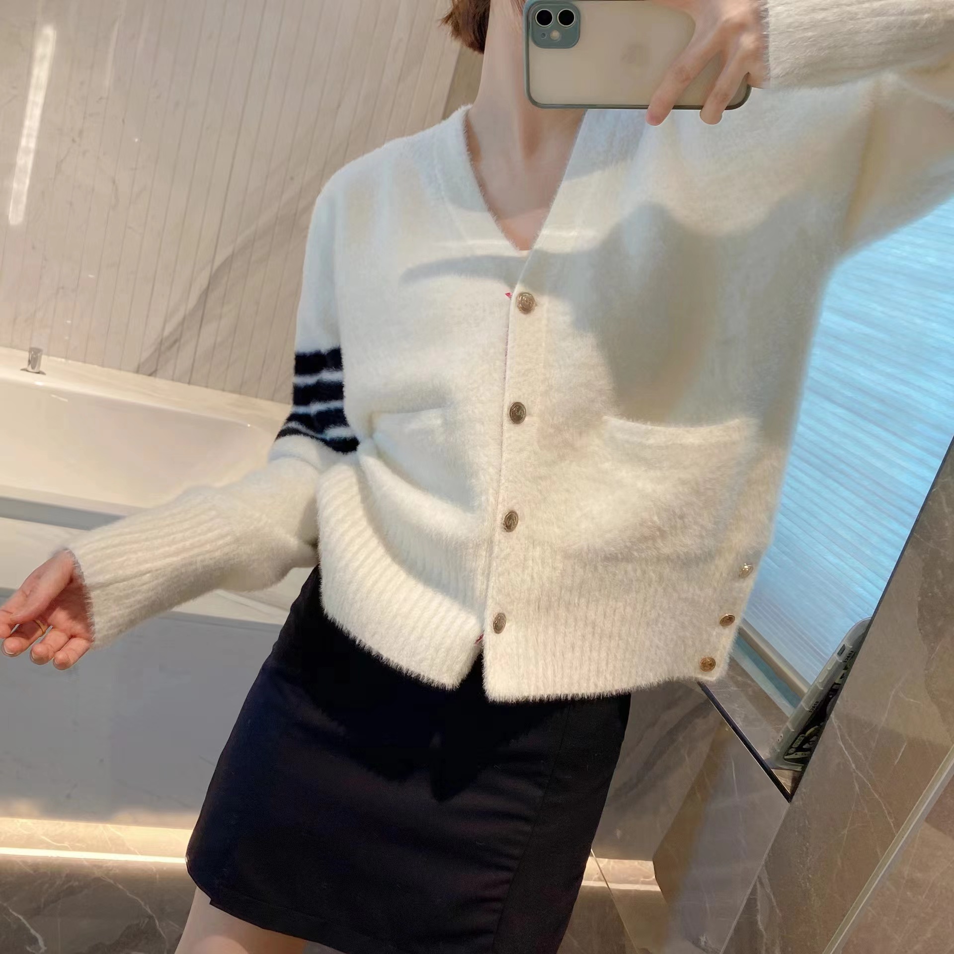 Imitation mink velvet V-neck long-sleeved knitted cardigan for women early autumn 2023 new style versatile loose slimming sweater jacket trendy