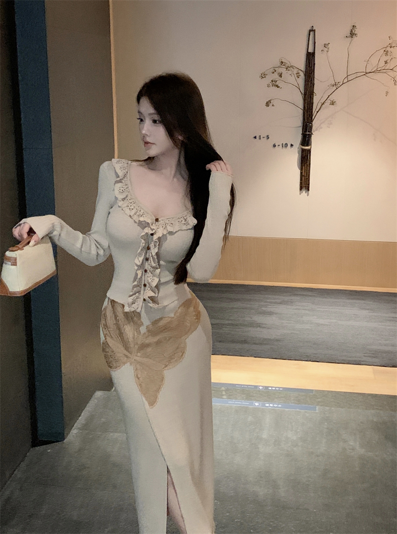 Actual shot of a design solid color lace knitted top long-sleeved inner + high-waisted butterfly skirt suit