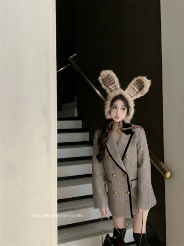 Actual shot of college-style suit and woolen jacket, female Qiu Mailard wearing a high-end, elegant, casual and loose top