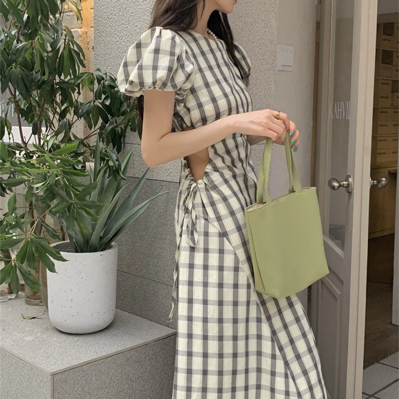 復古格子泡泡袖鏤空收腰連衣裙女夏季新款韓系長裙法式設計感裙子
