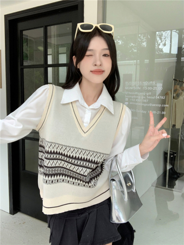 Real shot of Korean style temperament Polo collar college style splicing vest fake two-piece long-sleeved sweater top shirt