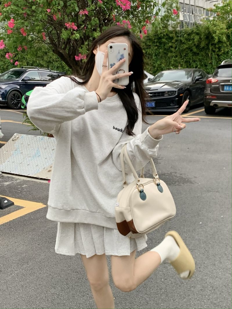 實拍三標齊學院風運動蝴蝶結印花衛衣+不規則半身裙兩件套