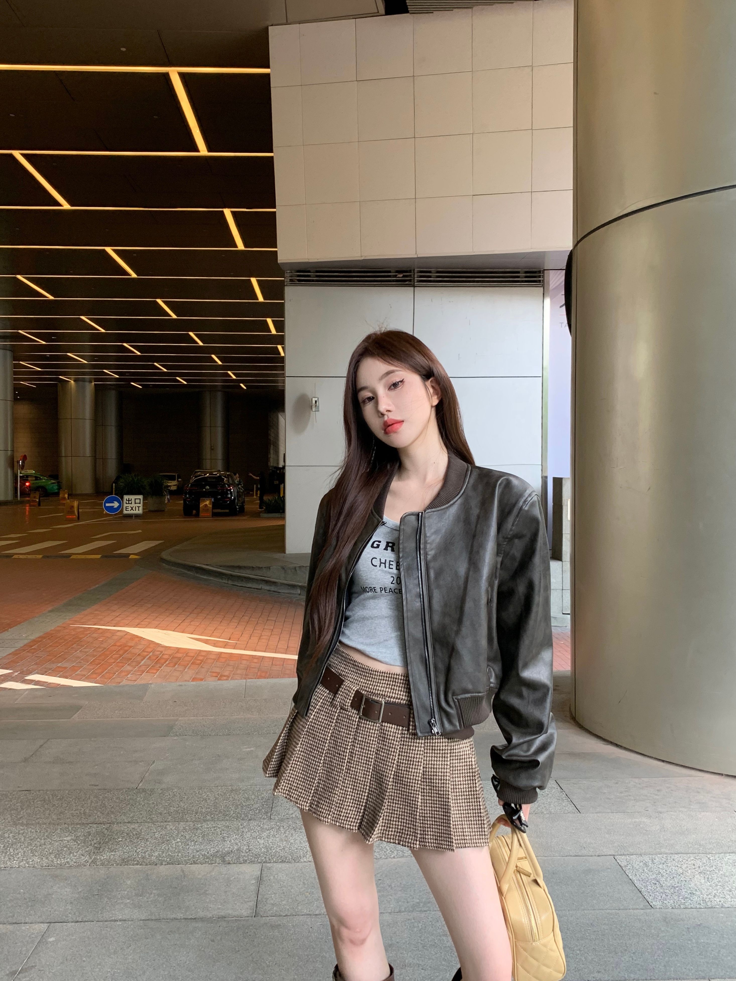 Real shot of brown leather jacket, new autumn short coat, American hot girl temperament top