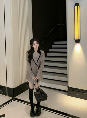 Actual shot of college-style suit and woolen jacket, female Qiu Mailard wearing a high-end, elegant, casual and loose top