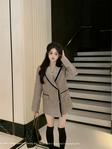 Actual shot of college-style suit and woolen jacket, female Qiu Mailard wearing a high-end, elegant, casual and loose top