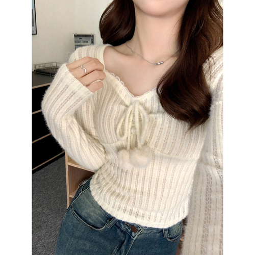 Real shot of pure lust style V-neck slim bottoming sweater for women in autumn and winter with design lace splicing clavicle top