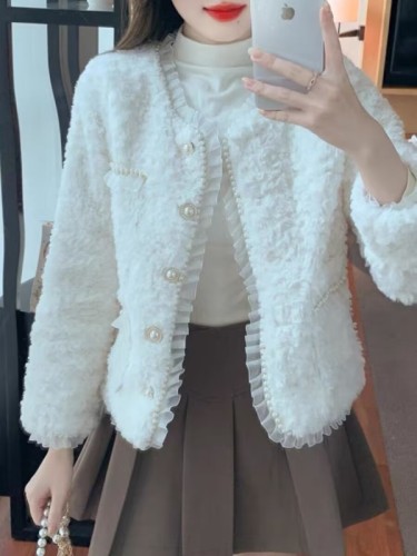 Xiaoxiangfeng lamb wool jacket for women in autumn and winter new Korean style high-quality lace beaded imitation fur jacket top