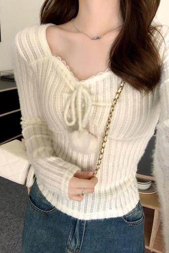Real shot of pure lust style V-neck slim bottoming sweater for women in autumn and winter with design lace splicing clavicle top