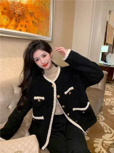 French high-end socialite small fragrant style thick coat for women winter short plush design imitation lamb wool top autumn