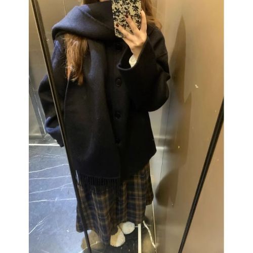 Women's woolen coat with scarf, autumn and winter style, petite short style, retro temperament, high-end sense, super nice woolen coat