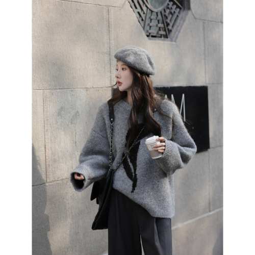 Story Between Flowers Loose round neck contrasting lazy style jacquard sweater for women winter all-match gray sweater