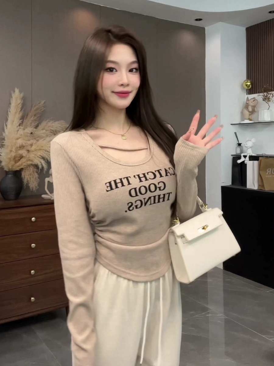 純欲性感U領長袖T恤女秋冬新款字母印花褶皺設計感修身顯瘦打底衫