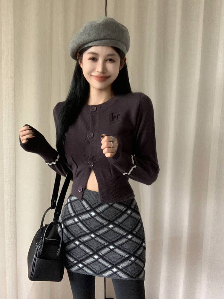 實拍  學院風刺繡長袖針織開衫+氣質格子高腰包臀半身裙
