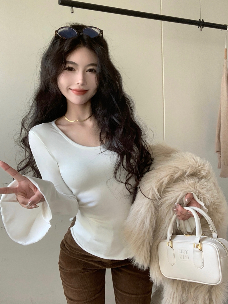 實拍秋冬喇叭袖性感加絨打底衫女設計感修身顯瘦內搭墊肩上衣
