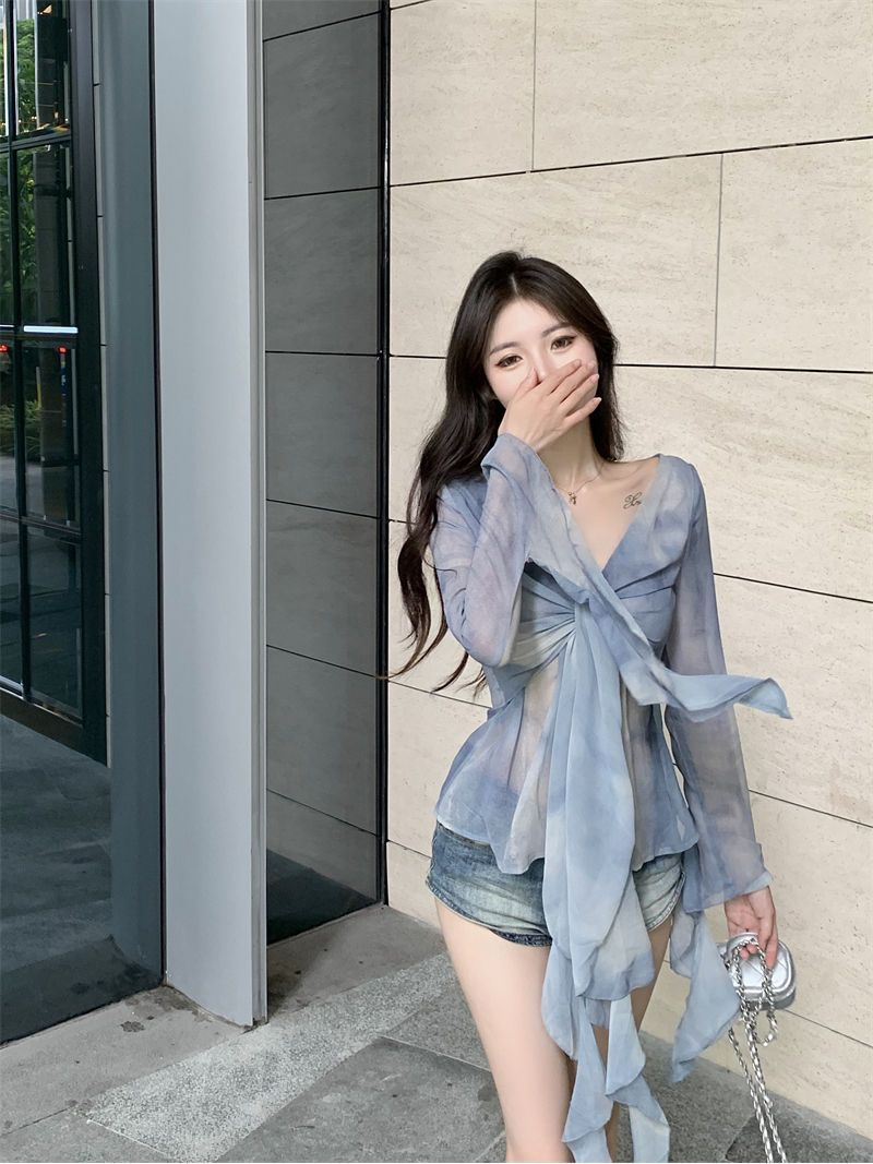 藍色V領扎染長袖襯衫女裝秋冬純欲風薄款別致收腰設計感小眾上衣