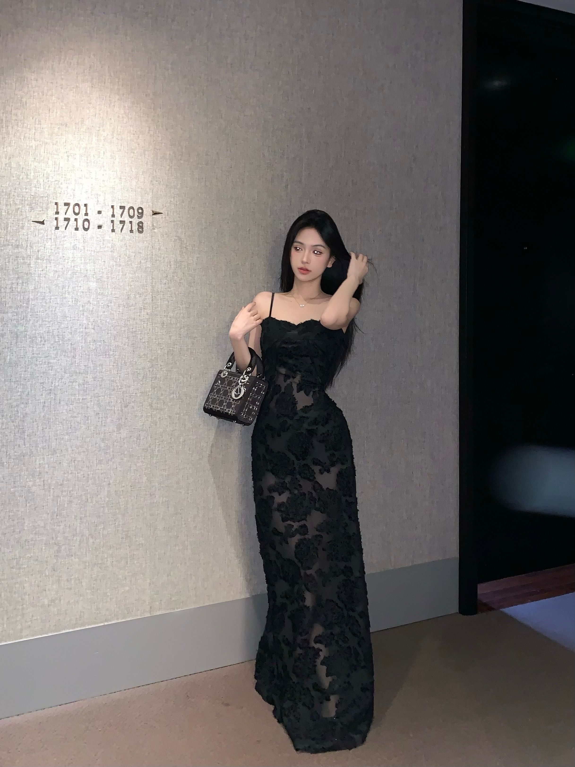 Real shot, be careful, black see-through suspender dress, backless, sexy, slim dress, long skirt