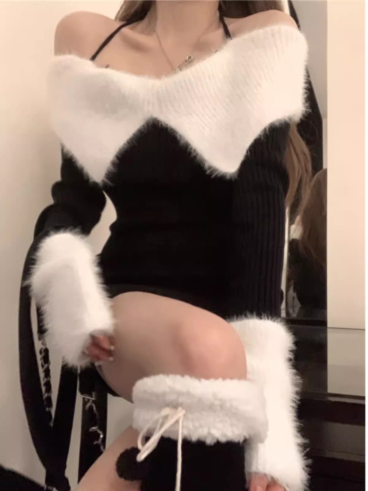 純欲設計感小眾大翻領掛脖一字領露肩軟糯毛衣女秋冬連衣裙顯瘦潮