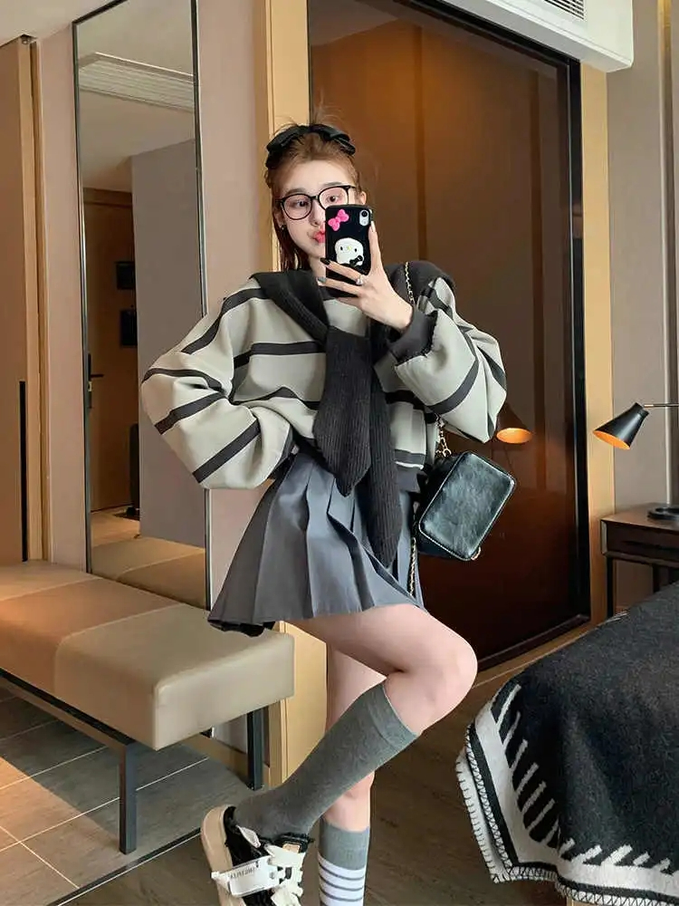 灰色兩件套披肩圓領衛衣女春秋加絨加厚設計感小眾學院風條紋上衣