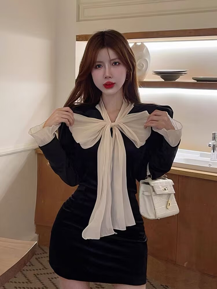 高級感黑色絲絨連衣裙女秋冬2023新款小個子設計感法式打底短裙子