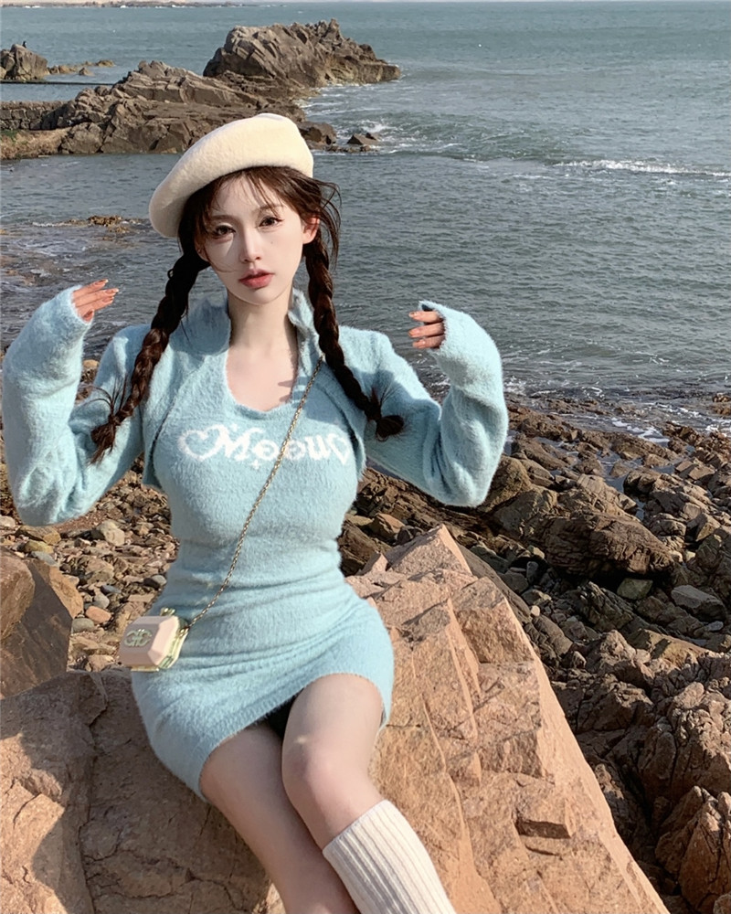 實拍 毛絨甜心掛脖修身連衣裙+英文短款外套