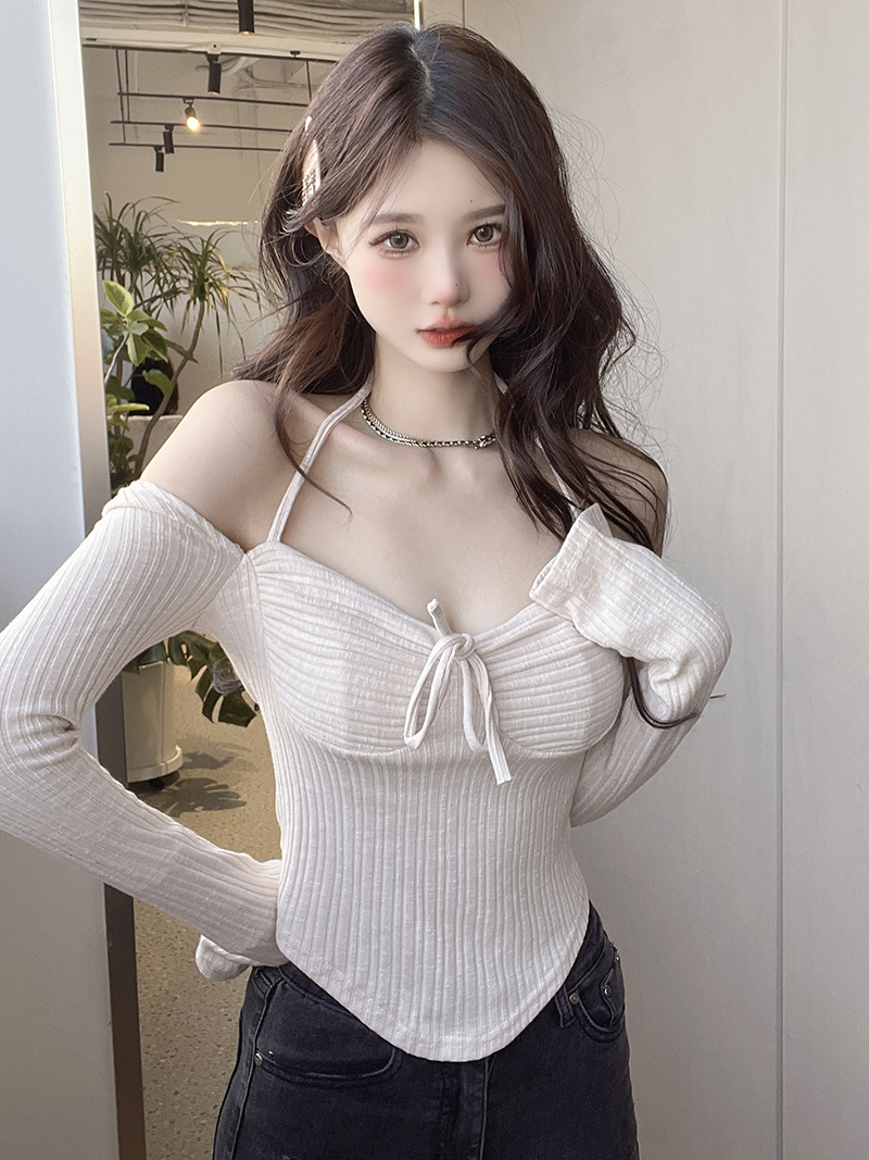 Actual shot of new slim fit ins carefully machined gradient knitted halter neck knitted top for women