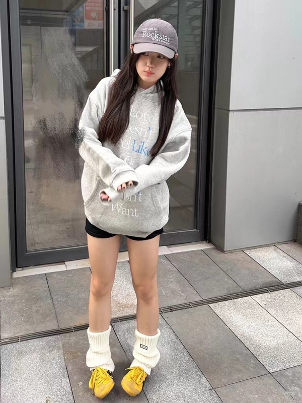 灰色加絨連帽衛衣女秋冬美式高級感穿搭字母印花慵懶風寬鬆上衣潮