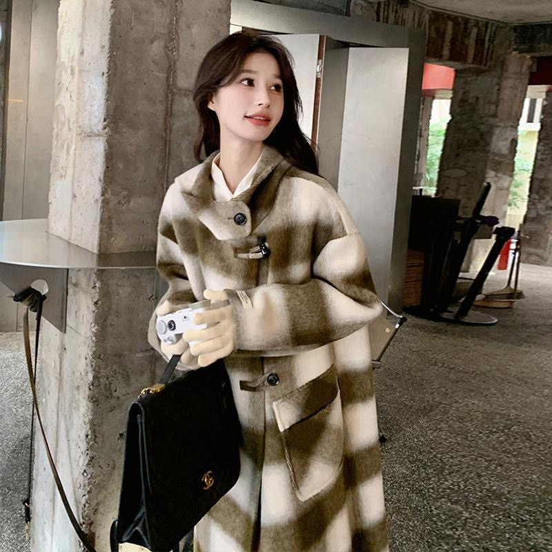 Green retro woolen coat for women autumn and winter 2023 new style French loose temperament high-end woolen coat