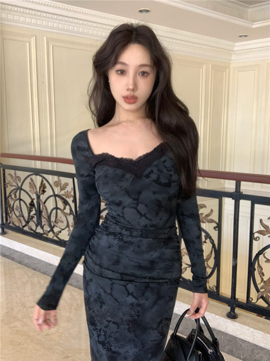 實拍 復古赫本風氣質方領印花連衣裙女秋冬收腰顯瘦包臀長裙