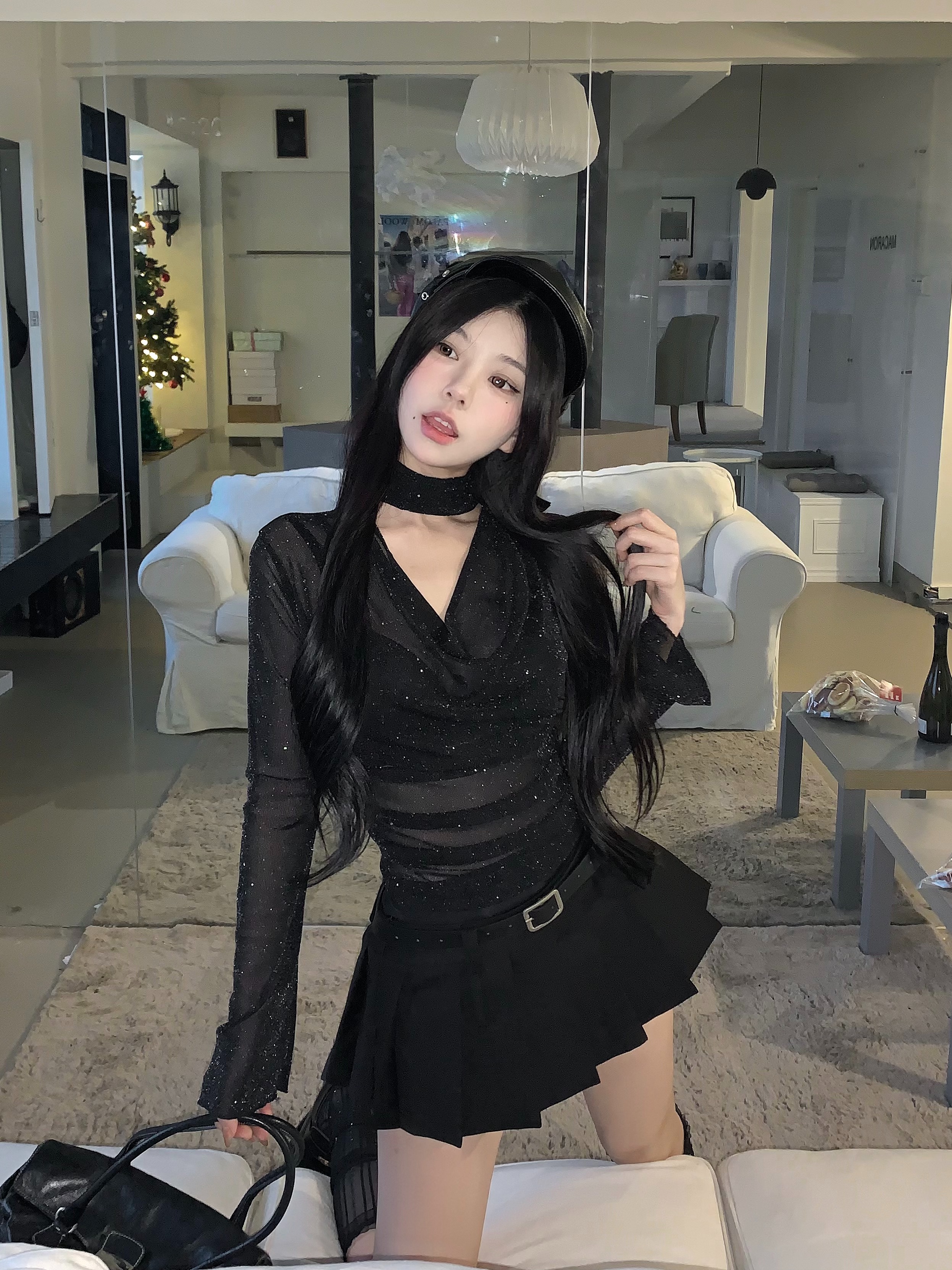 實拍~重工亮片微透v領長袖上衣女性感辣妹修身短款內搭打底衫