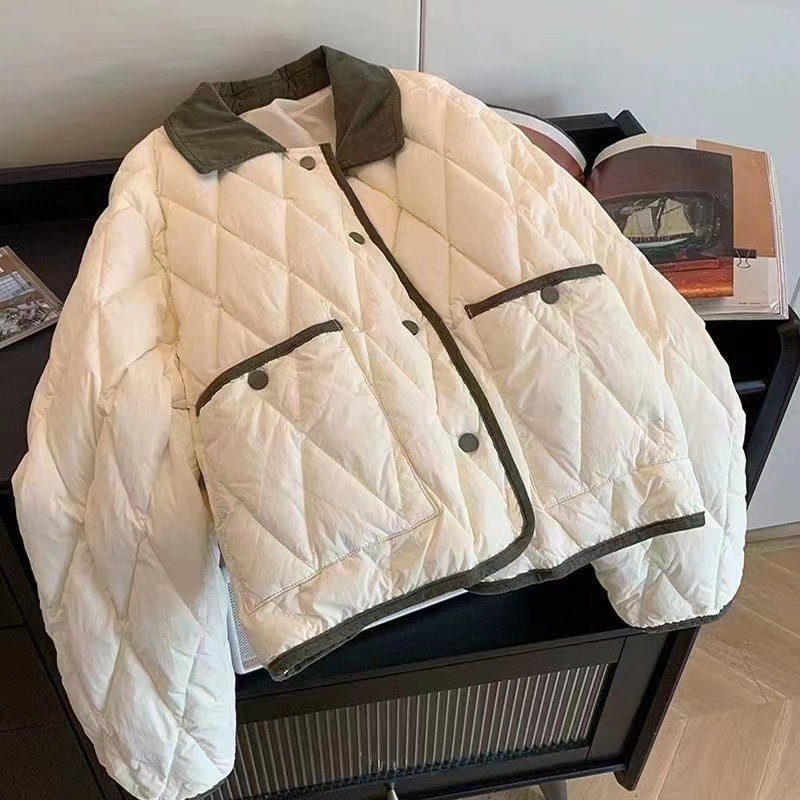 Xiaoxiangfeng rhombus plaid down jacket for women in winter, thin, loose, short, lightweight, lapel quilted jacket