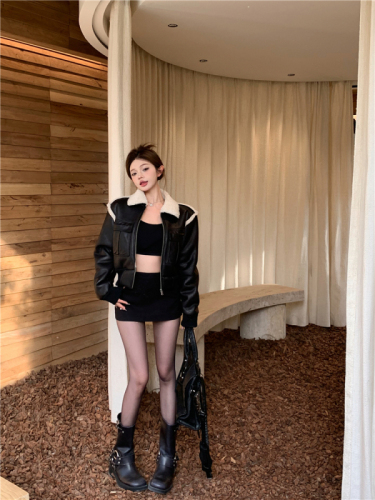 Real shot!  Spliced ​​motorcycle leather coat autumn and winter loose short high-end lamb fur coat