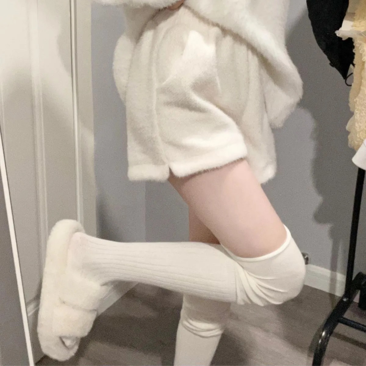 Original mink velvet cute, gentle, loose and slimming plush elastic wide-leg shorts
