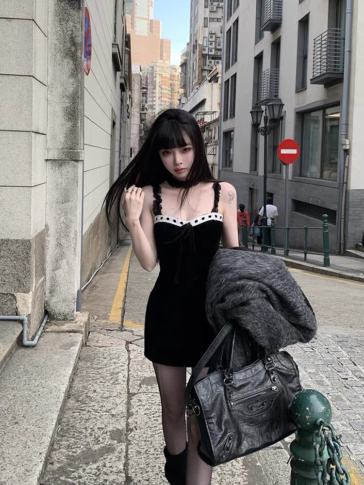 Suuuicee碎碎冰 邂逅黑天鵝 純欲風蕾絲吊帶小黑裙